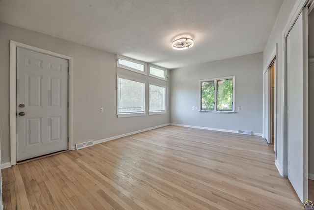 1709 SW 26th ST, Topeka, KS 66611