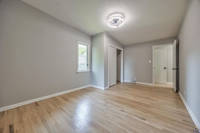 1709 SW 26th ST, Topeka, KS 66611