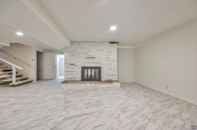 1709 SW 26th ST, Topeka, KS 66611