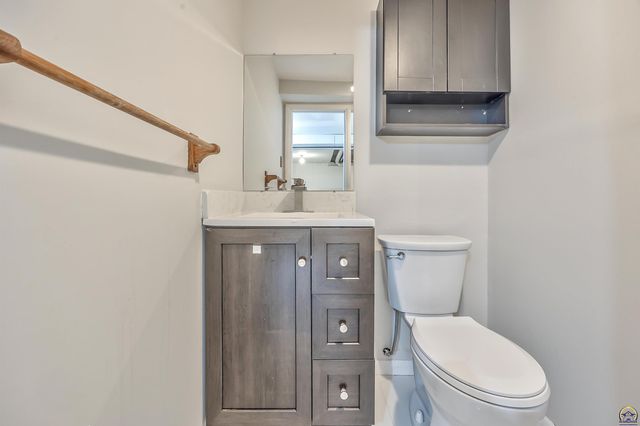 1709 SW 26th ST, Topeka, KS 66611