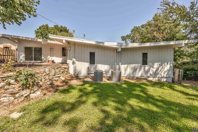 1709 SW 26th ST, Topeka, KS 66611