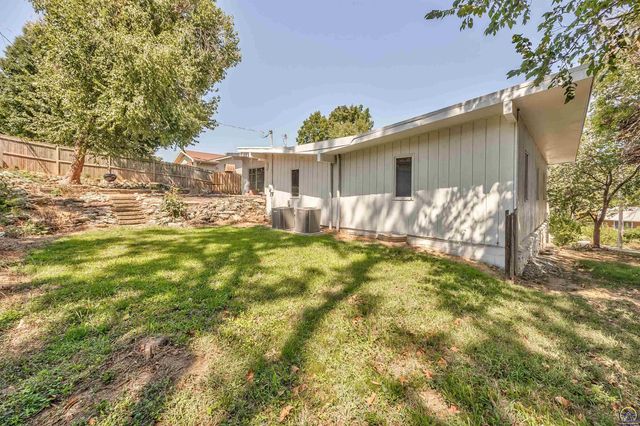 1709 SW 26th ST, Topeka, KS 66611