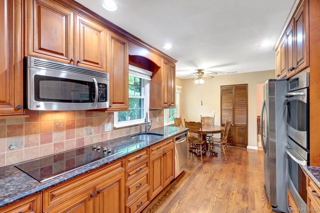 9 Pleasant Drive, East Setauket, NY 11733