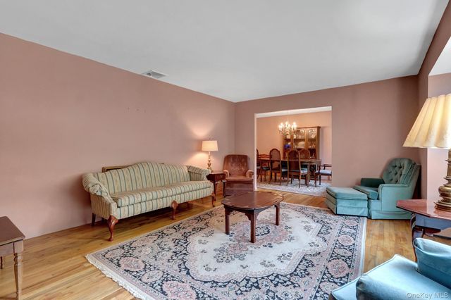 9 Pleasant Drive, East Setauket, NY 11733