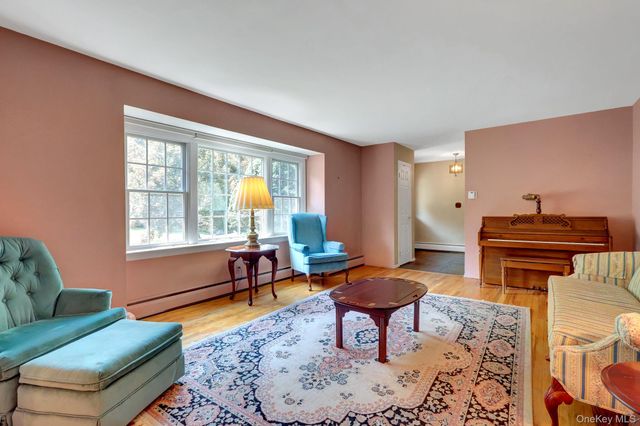 9 Pleasant Drive, East Setauket, NY 11733
