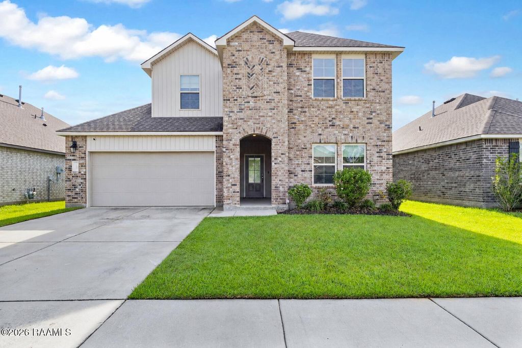 123 Broussard Hill Drive, Broussard, LA 70518