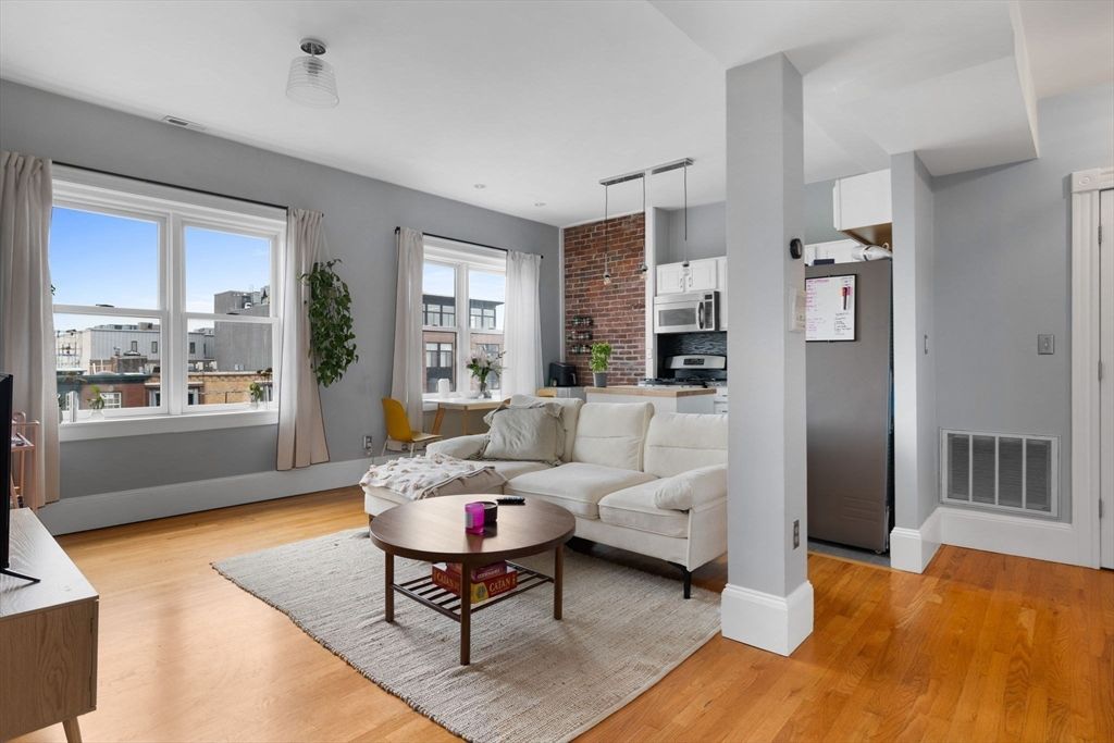 705 Massachusetts Ave., 8, Boston, MA 02118