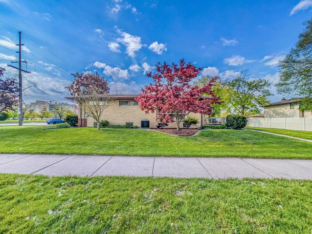 8820 Calumet Avenue, Munster, IN 46321