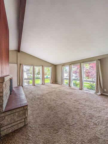 8820 Calumet Avenue, Munster, IN 46321