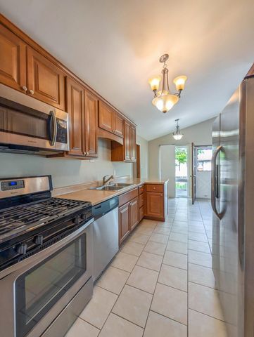 8820 Calumet Avenue, Munster, IN 46321