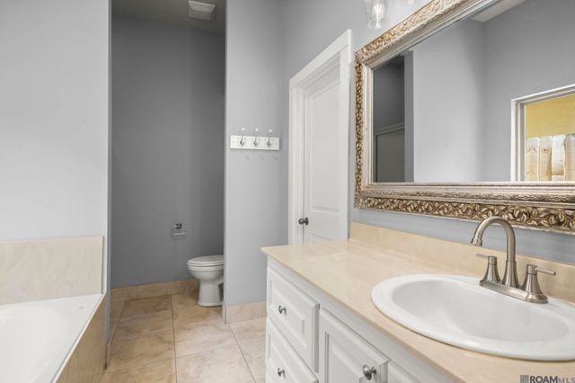 9422 Boone Dr, Baton Rouge, LA 70810
