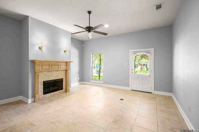 9422 Boone Dr, Baton Rouge, LA 70810