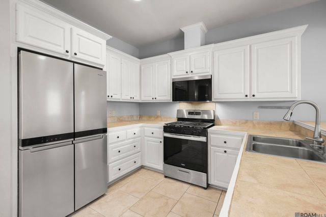 9422 Boone Dr, Baton Rouge, LA 70810