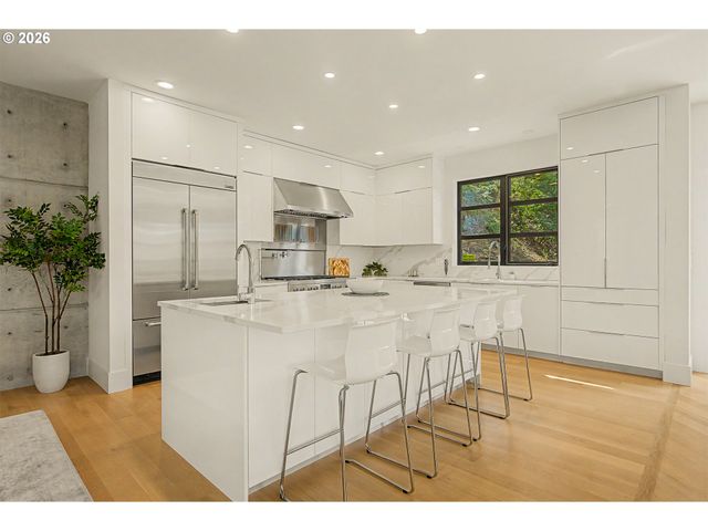 782 LAUREL St, Lake Oswego, OR 97034