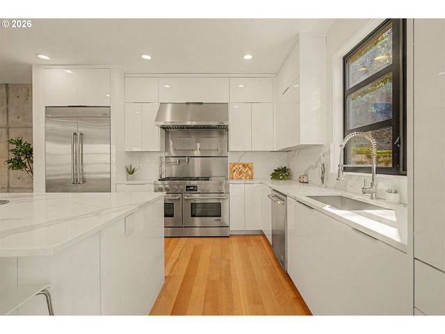 782 LAUREL St, Lake Oswego, OR 97034