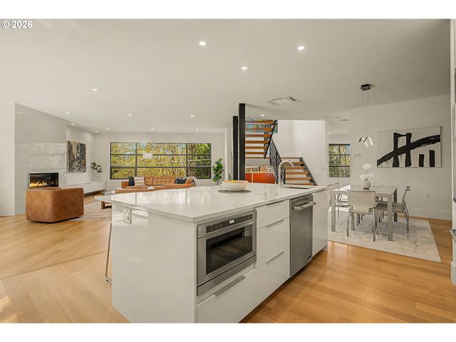 782 LAUREL St, Lake Oswego, OR 97034