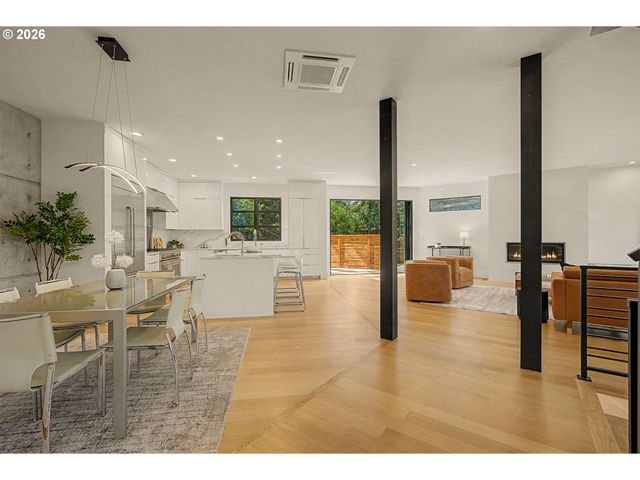 782 LAUREL St, Lake Oswego, OR 97034