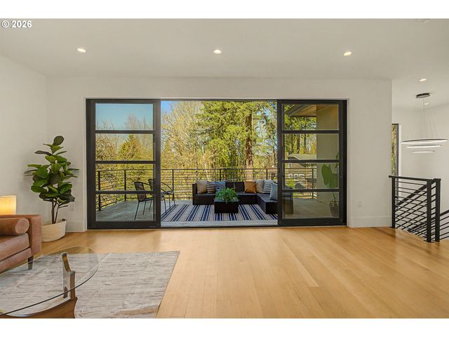 782 LAUREL St, Lake Oswego, OR 97034