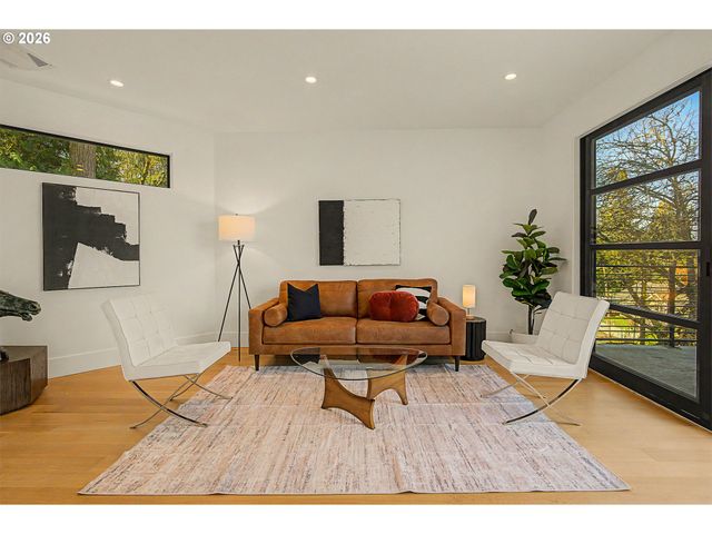 782 LAUREL St, Lake Oswego, OR 97034