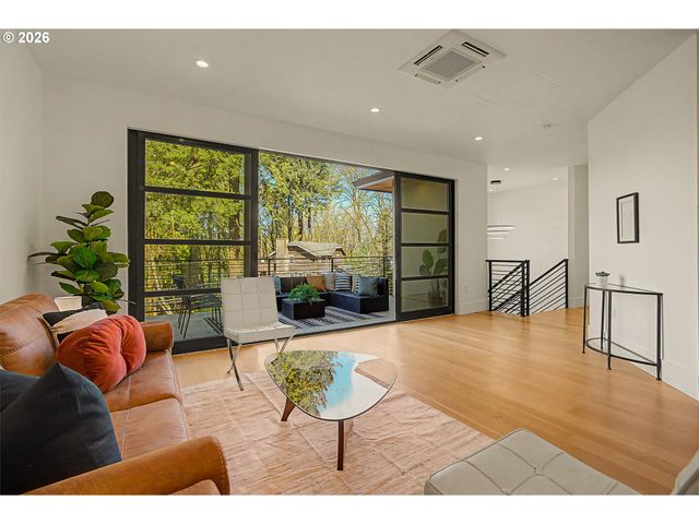 782 LAUREL St, Lake Oswego, OR 97034