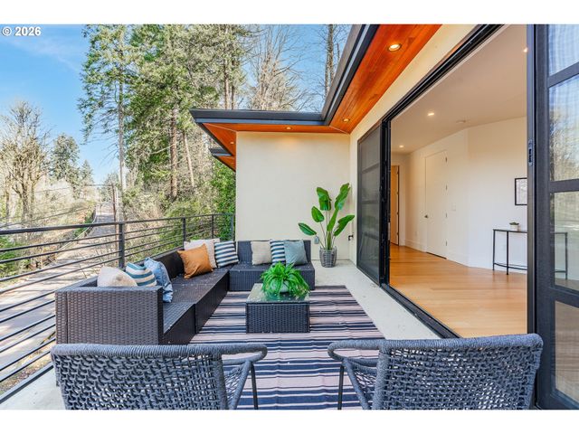 782 LAUREL St, Lake Oswego, OR 97034