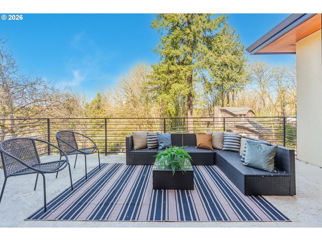 782 LAUREL St, Lake Oswego, OR 97034