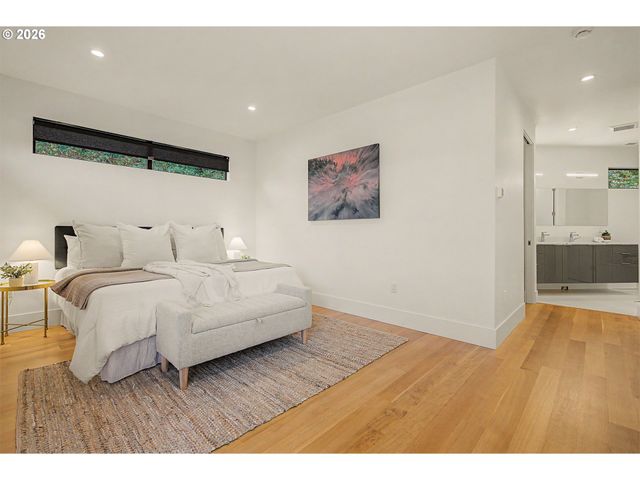 782 LAUREL St, Lake Oswego, OR 97034