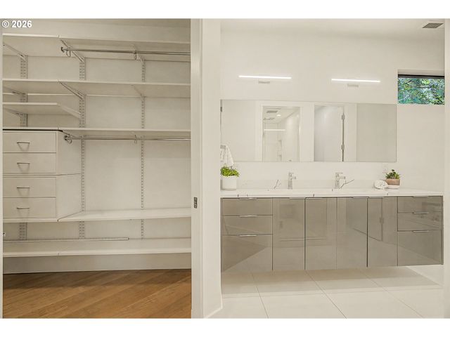 782 LAUREL St, Lake Oswego, OR 97034