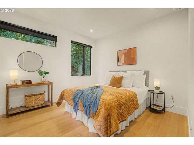 782 LAUREL St, Lake Oswego, OR 97034