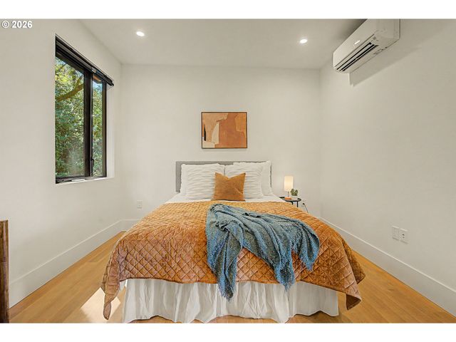 782 LAUREL St, Lake Oswego, OR 97034