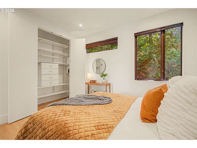 782 LAUREL St, Lake Oswego, OR 97034