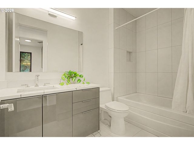 782 LAUREL St, Lake Oswego, OR 97034