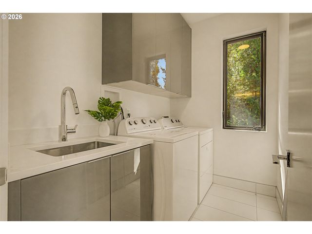 782 LAUREL St, Lake Oswego, OR 97034