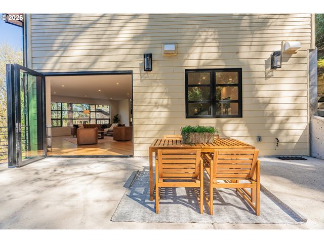 782 LAUREL St, Lake Oswego, OR 97034