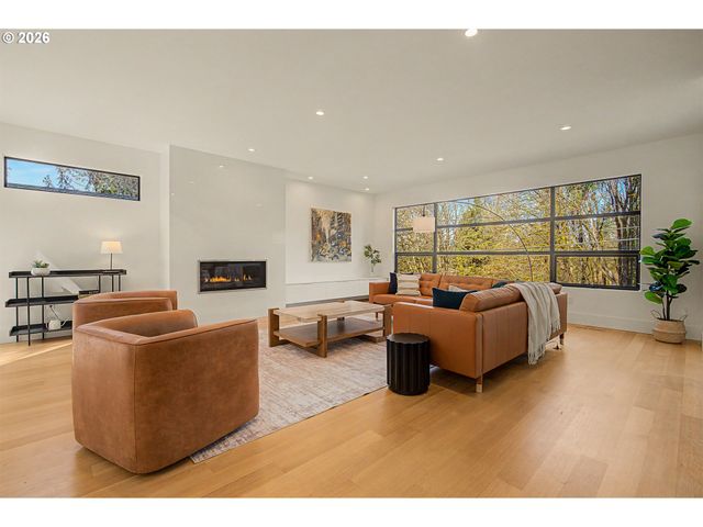 782 LAUREL St, Lake Oswego, OR 97034