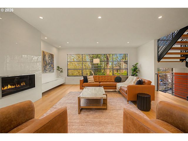 782 LAUREL St, Lake Oswego, OR 97034