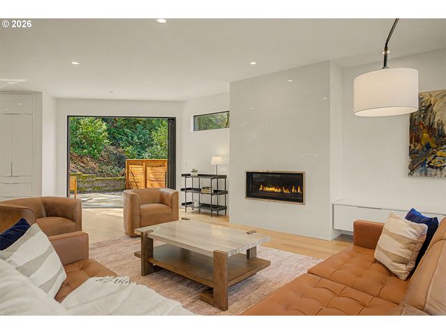 782 LAUREL St, Lake Oswego, OR 97034