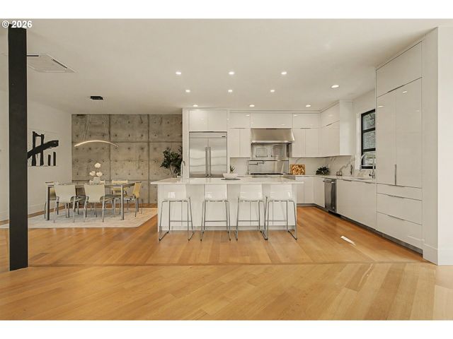 782 LAUREL St, Lake Oswego, OR 97034