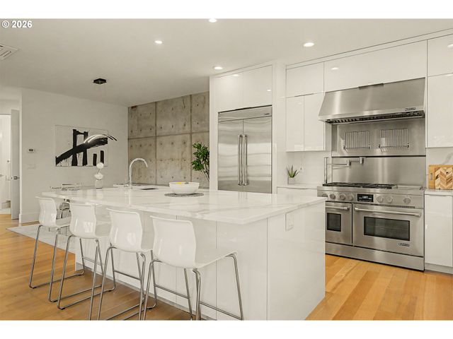 782 LAUREL St, Lake Oswego, OR 97034