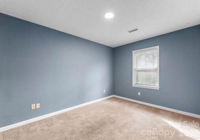 22 31st Avenue Court NE, Hickory, NC 28601