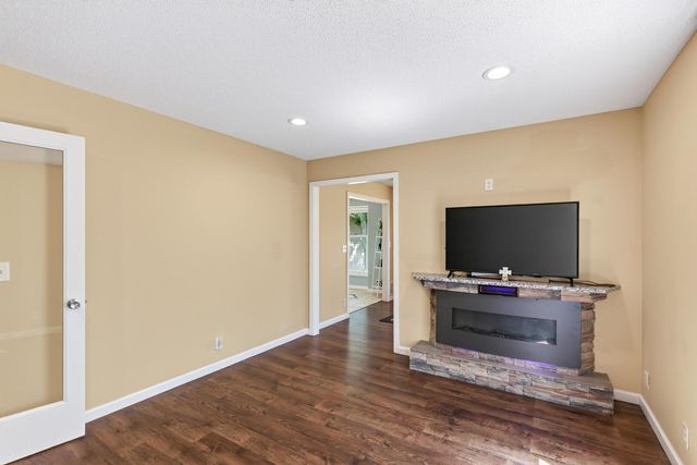 5795 Shannon Trail SE, Prior Lake, MN 55372