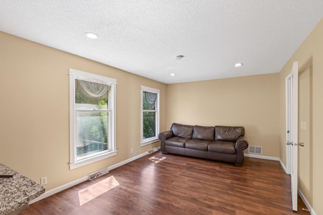 5795 Shannon Trail SE, Prior Lake, MN 55372