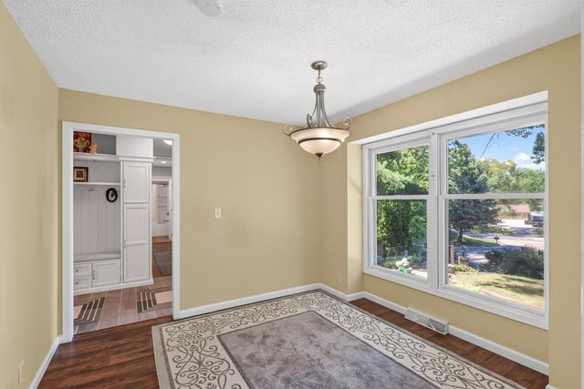 5795 Shannon Trail SE, Prior Lake, MN 55372