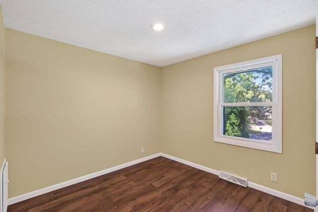 5795 Shannon Trail SE, Prior Lake, MN 55372