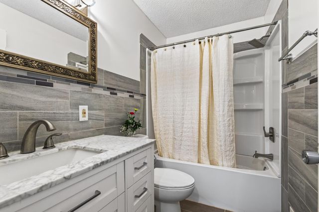 5795 Shannon Trail SE, Prior Lake, MN 55372