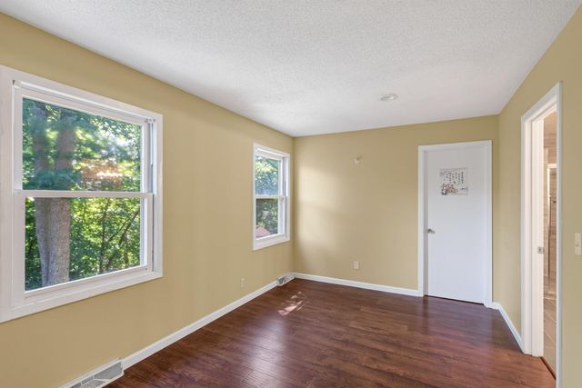 5795 Shannon Trail SE, Prior Lake, MN 55372