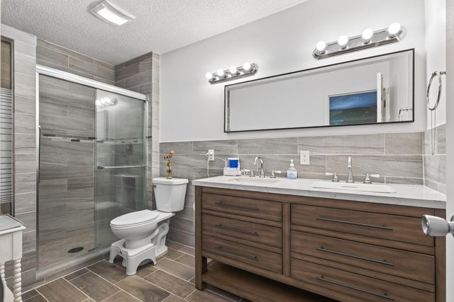 5795 Shannon Trail SE, Prior Lake, MN 55372
