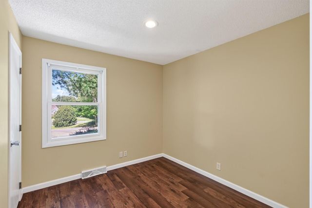 5795 Shannon Trail SE, Prior Lake, MN 55372