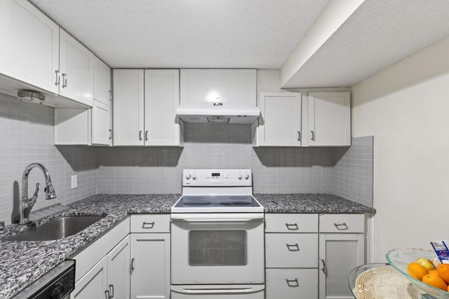 5795 Shannon Trail SE, Prior Lake, MN 55372