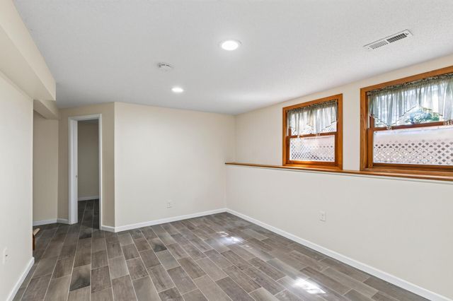 5795 Shannon Trail SE, Prior Lake, MN 55372